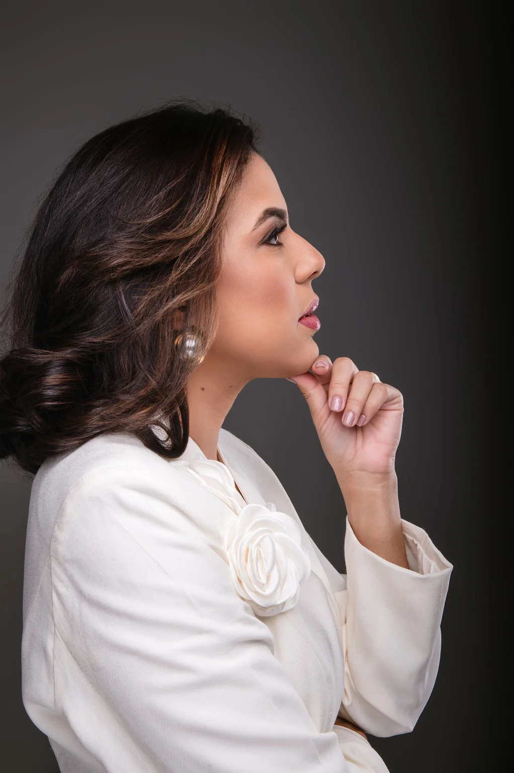 Dra. Larissa Schueng — retrato fornecido no artigo